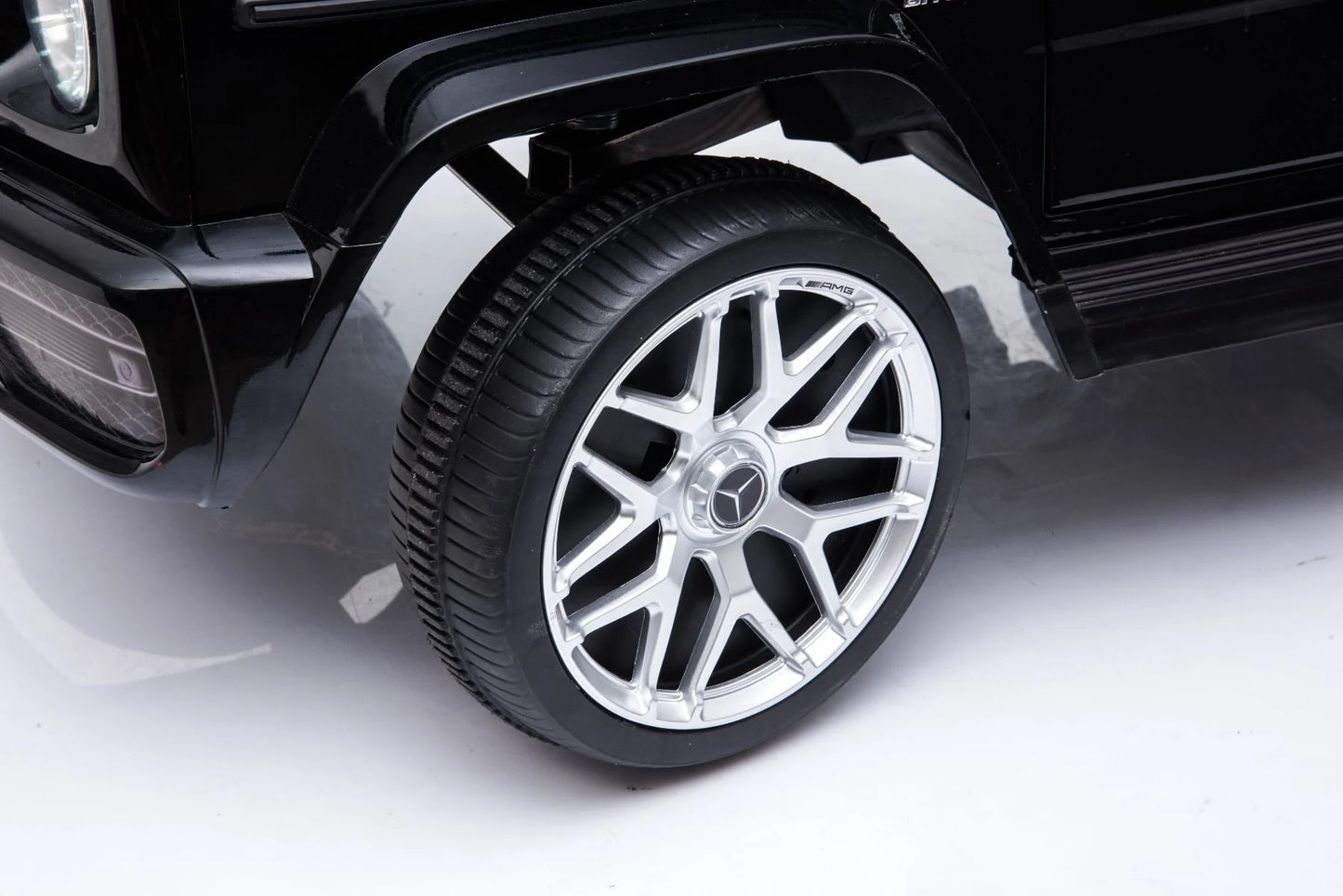 Mercedes-Benz AMG G63 – Mașinuță electrică oficial licențiată pentru copii (12V, 2 motoare de 30W)