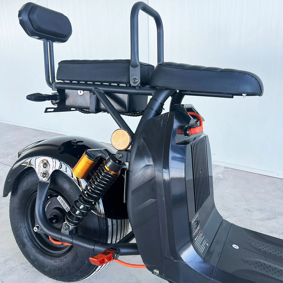 Scuter Electric AT PERFORMANCE Albastru, pentru 2 persoane, Autonomie 40 Km, Viteza maxima 45 km/h, Timp incarcare 5h, Baterie detasabila 20 Ah, Suspensie Fata-Spate, Putere motor 1500W