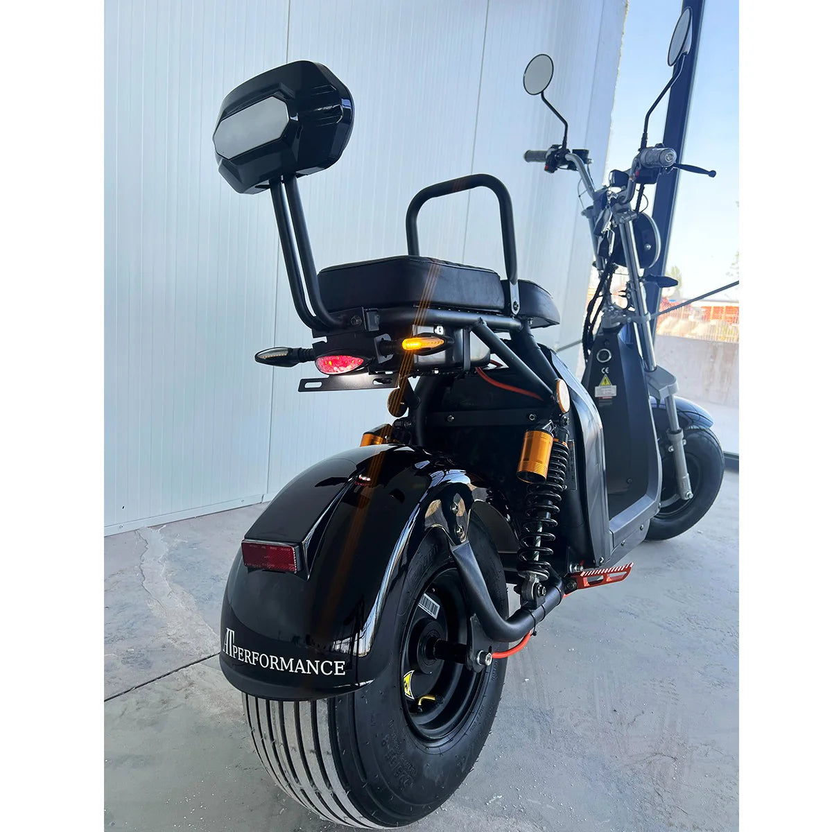 Scuter Electric AT PERFORMANCE Albastru, pentru 2 persoane, Autonomie 40 Km, Viteza maxima 45 km/h, Timp incarcare 5h, Baterie detasabila 20 Ah, Suspensie Fata-Spate, Putere motor 1500W